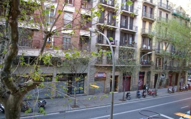 Cozy Apartment Casanova-Eixample