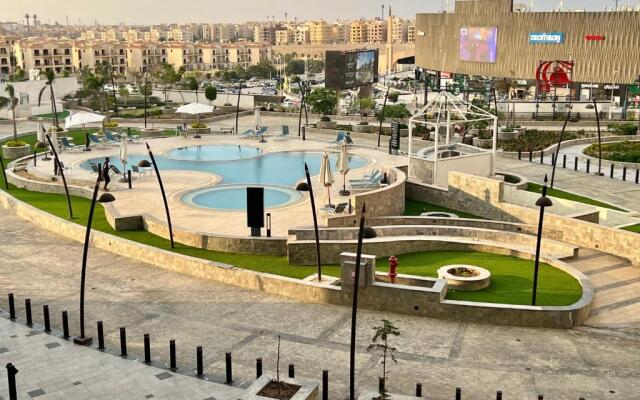 Luxury hotel apartment with pools in front AUC