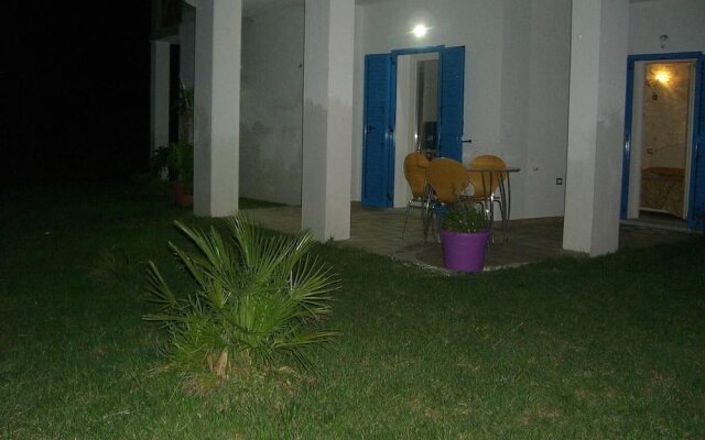 Room in Guest Room - S'olivariu Village Affittacamere - King Room With Garden View 2