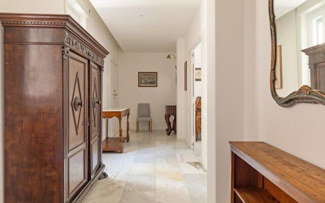 Bright And Spacious Family Apartment In Parioli