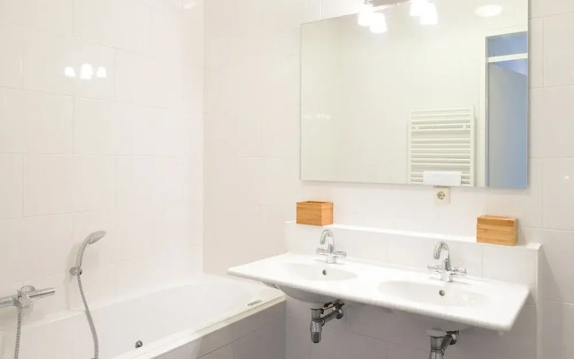 Appealing Apartment in Den Haag With Balcony, Terrace