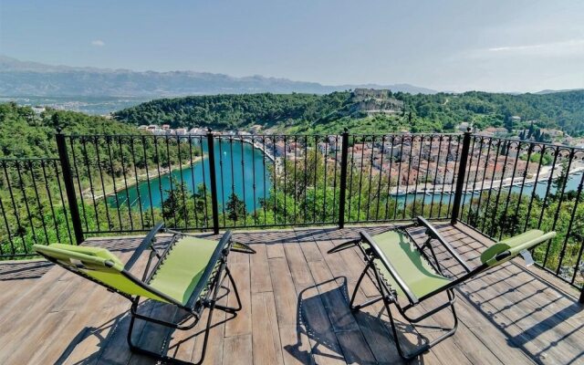 Luce - Pool and View - A1