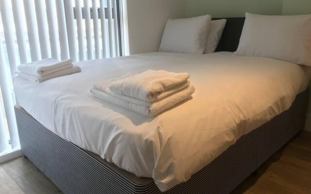 Spacious studio apartment in the heart of Oldham