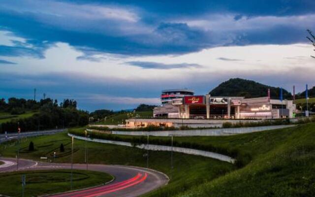 Mond, Resort & Entertainment