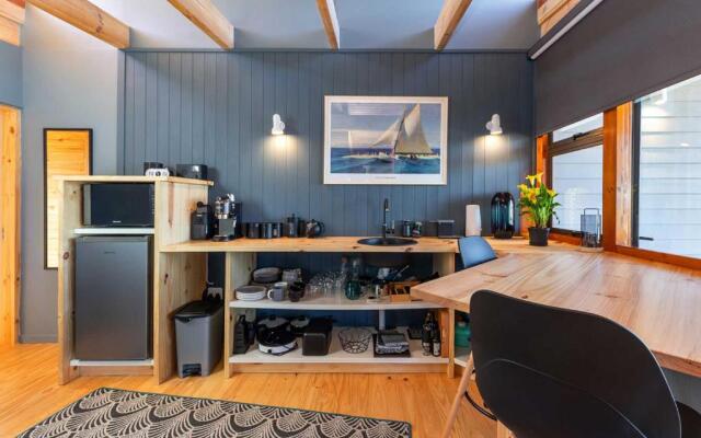 Lagoon Studio - Fantastic Knysna Lagoon views and SOLAR