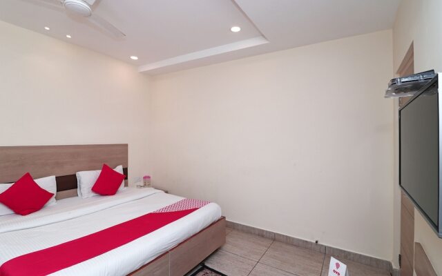 Hotel City Square by OYO Rooms