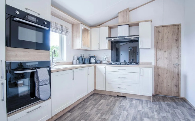 Oakland Lodge - 2 Bedroom Lodge - Wisemans Bridge