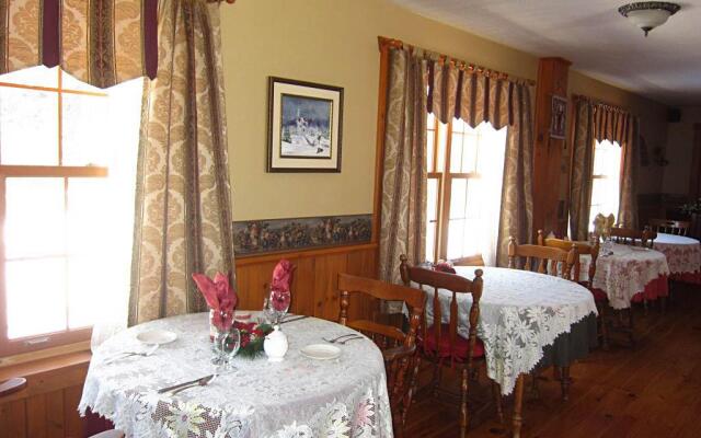 Auberge Aux Toits Rouges