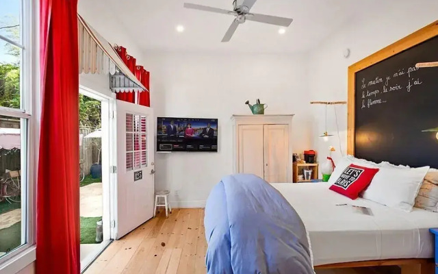 Metro Hotel and Cafe