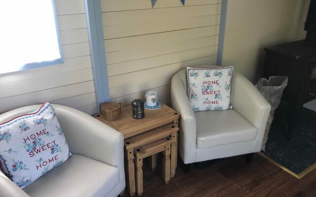 Elton Barn Fishery & Retreat