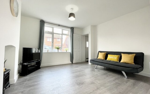 Worksop Newly Refurbished 2-bedroom House