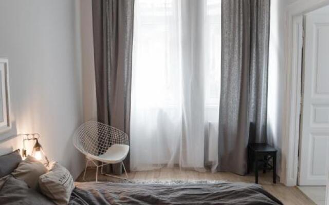 Jet Setter Opera Apartment