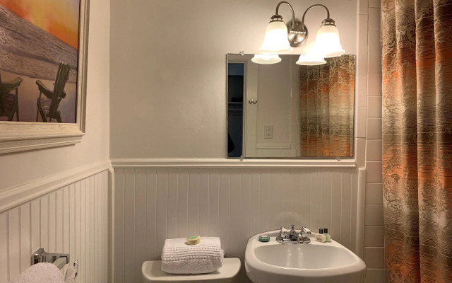 Vineyard Harbor Motel - Private Beach