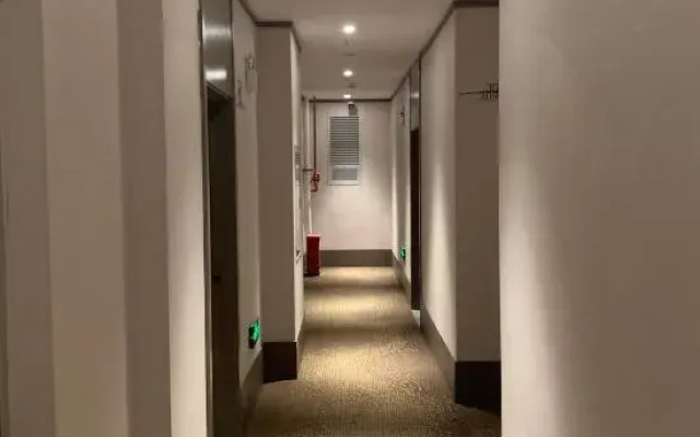 Boyue Huating Hotel (Yanluo Wetland Park)