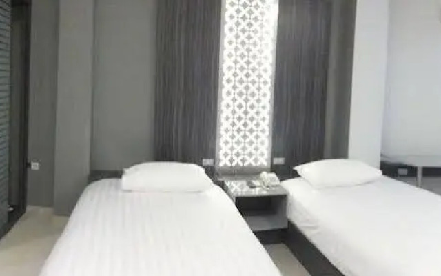 Studio Inn & Suites