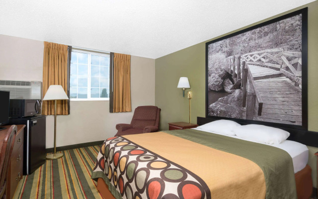 Super 8 by Wyndham Winona MN