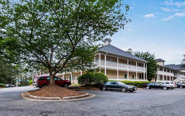 HomeTowne Studios by Red Roof Atlanta - Lawrenceville
