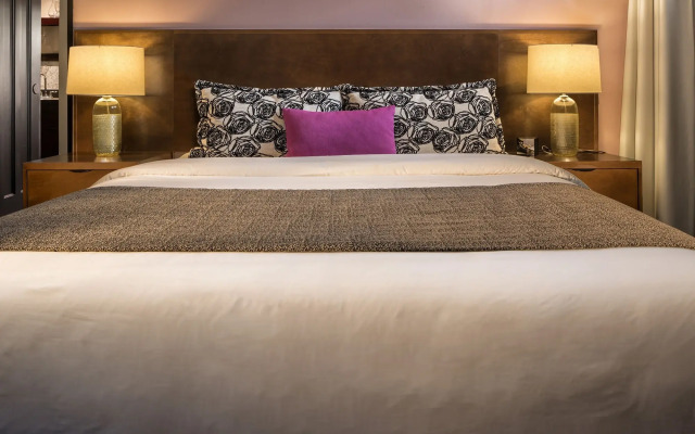 Decanter Hotel