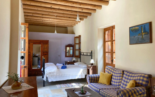 Eveleos Country House