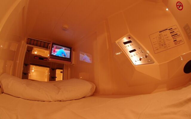 Capsule inn Osaka - Caters to Men