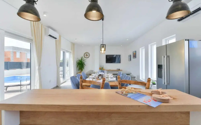 Vila Regina with pool