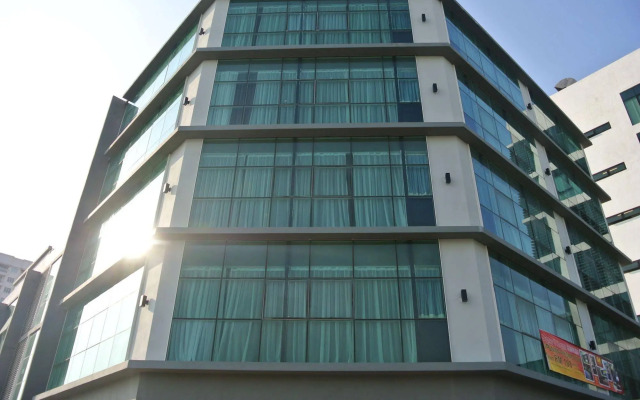 Super 8 Hotel @ Bayan Baru
