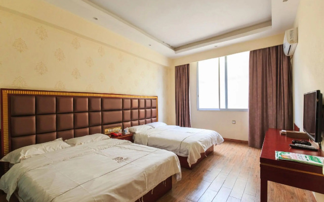 Tyrone Le Grand Large Hotel