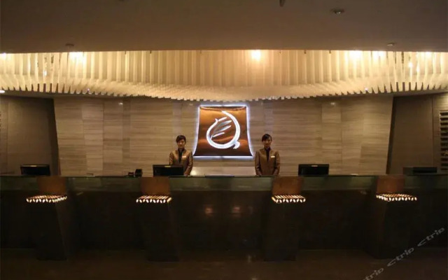 Phoenix Jinghua Hotel