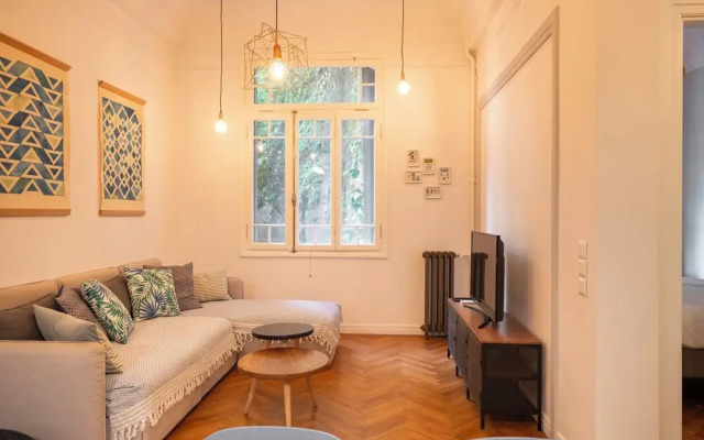 Historic 2BR Oasis in Kolonaki