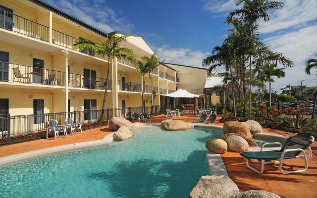 Cairns Queenslander Hotel & Apartments