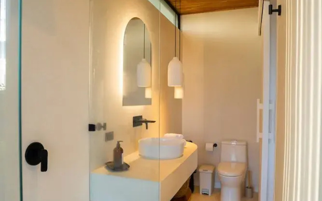 Chic 1BR Escape Breathtaking Balcony Views