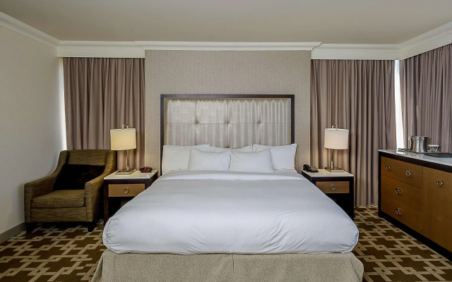 Hilton Niagara Falls/Fallsview Hotel & Suites