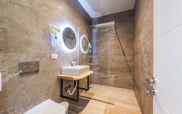 Marina Luxury Suite 102 Sea View