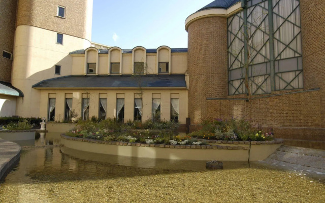 Royal Oak Hotel Spa & Gardens