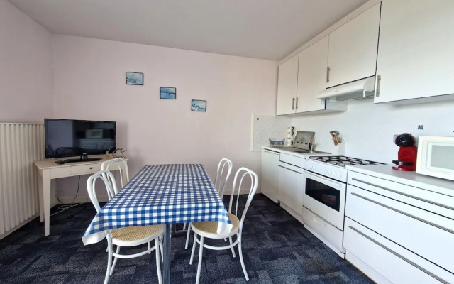 Apartment With sea View Near Beach