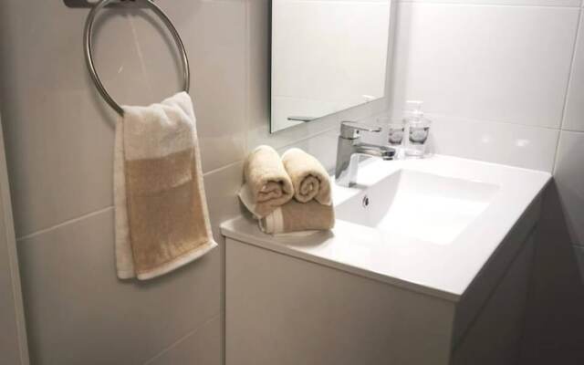 Private Couple Room On Caparica Poshtel