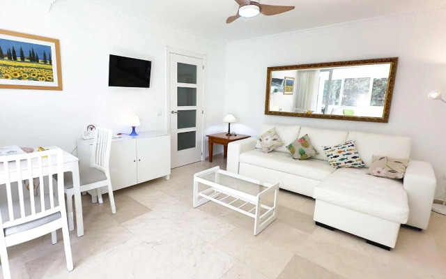 1 Bedroom Apartment Second Line Beach- Parque Marbella Building