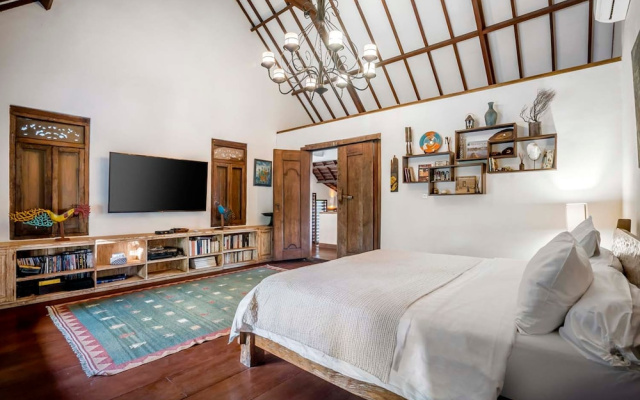 Villa Maimalu by Alfred in Bali - Heaven 4 BR Villa With Large Pool and Lush Garden – Guest Rooms – Kerobokan Kelod