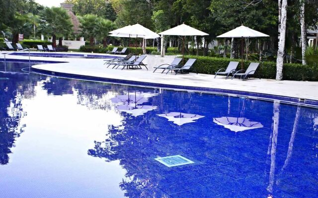Paraiso Maya Luxury Resort