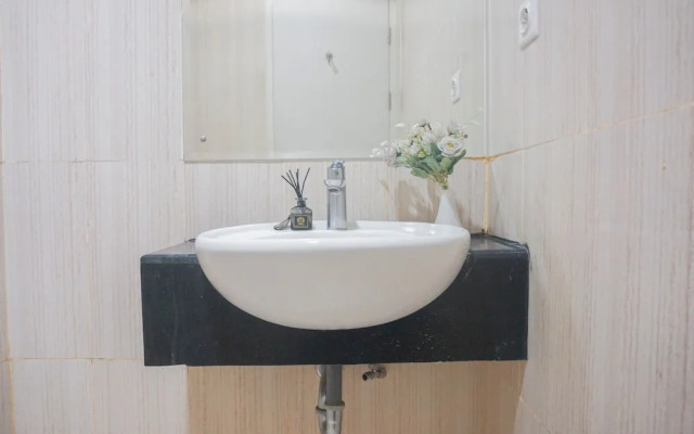 Cozy Living 1BR at Sentul Tower Apartment