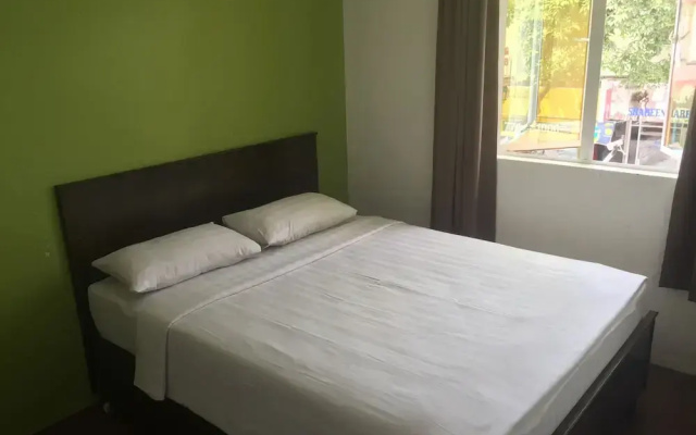 Red Tomato Hotel