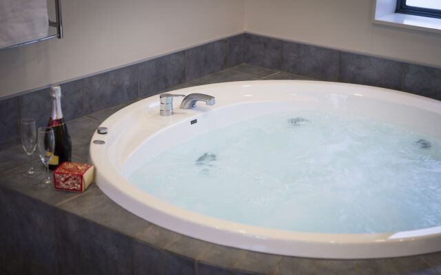 Aubyn Court Spa Motel