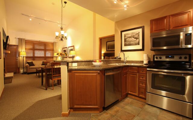 Zephyr Mountain Lodge