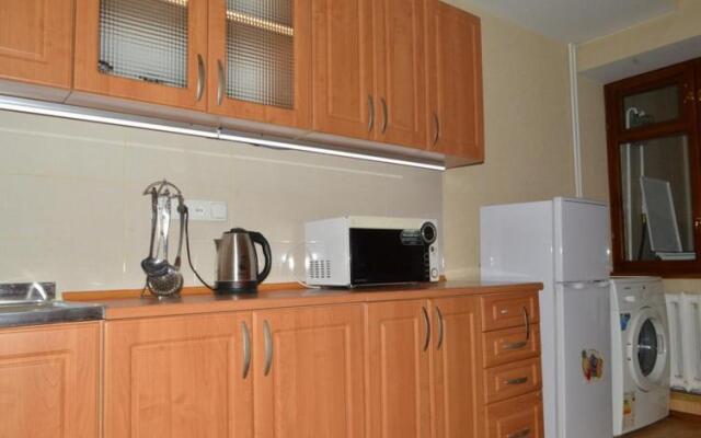 Apartment on Toktogula, 93