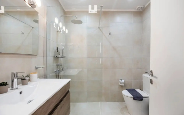 Glimmer 2-Bedroom Apartment in Athens