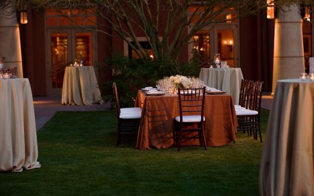 Renaissance® Phoenix Glendale Hotel & Conference Center