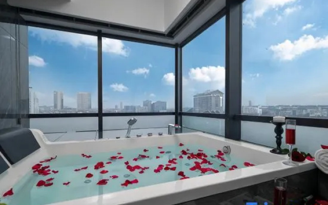 Yamei Cloud Hotel (Dujiangyan Lejia Plaza Lidui Park Station)