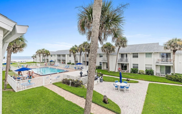 Colony Beach Club 210