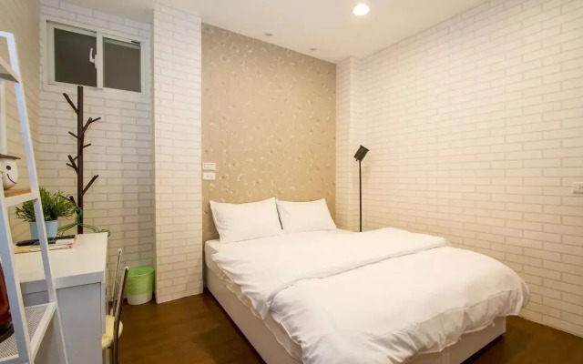 Feng Chia Easy Home