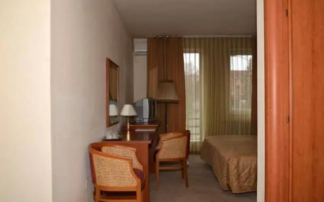 Seven Hotel